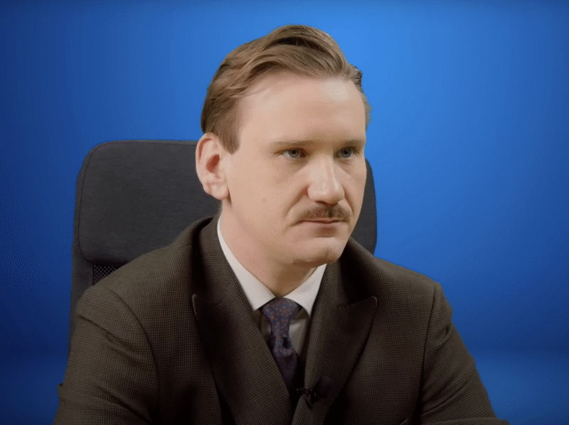 Jakub Dymek podczas rozmowy w podcaście „Układ Otwarty” o kampanii prezydenckiej 2025 i oczekiwaniach społecznych wobec kandydatów.